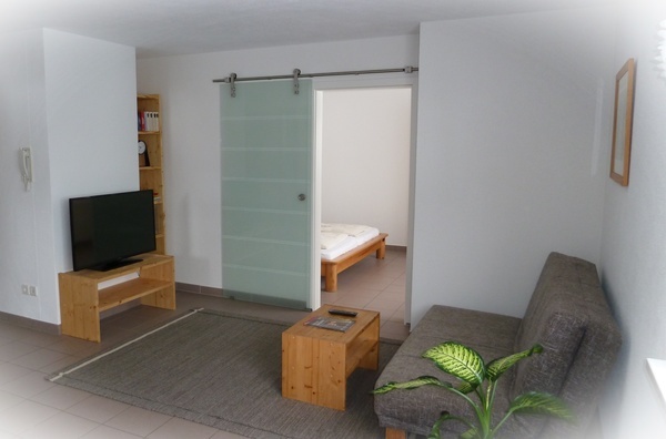 Einblick in Wohn und Schlafbereich